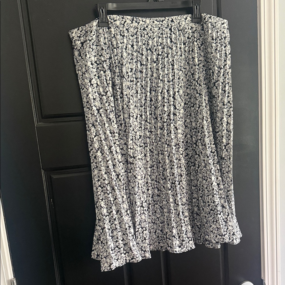 Pleated Floral Blue and White Women's Skirt